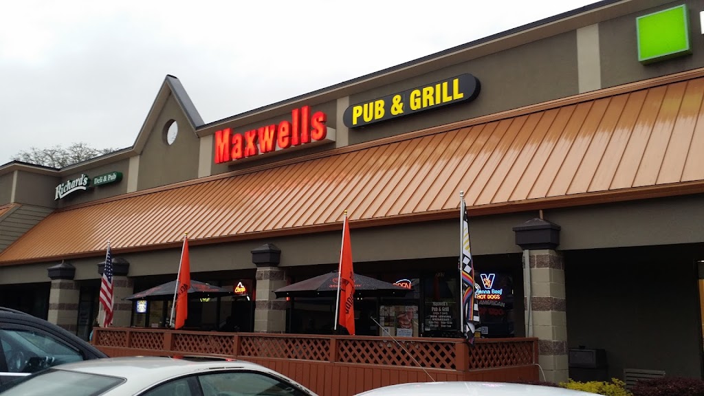 Maxwells Pub & Grill | 737 SW 185th Ave, Beaverton, OR 97006, USA | Phone: (503) 649-4688