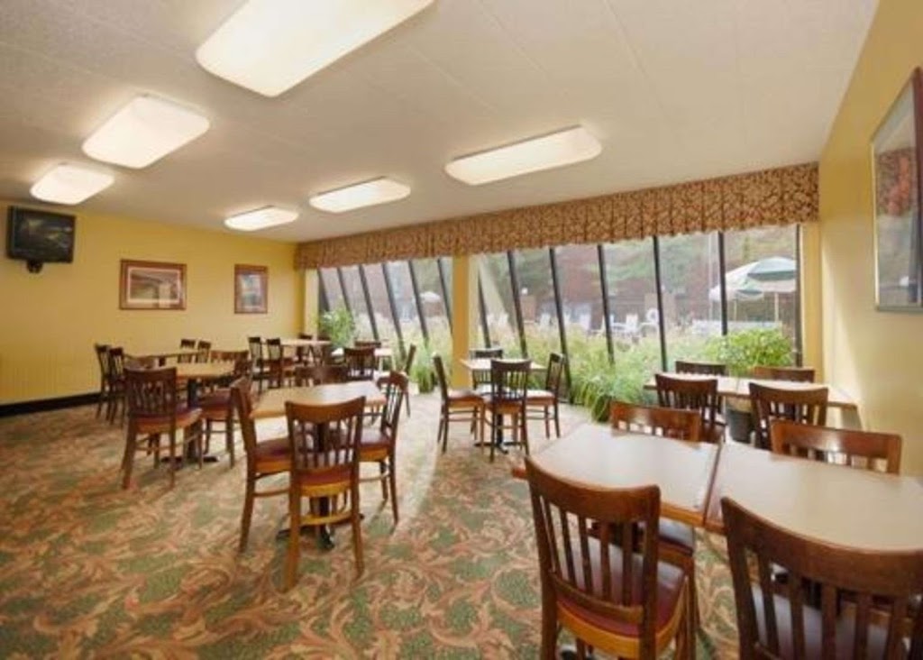 Comfort Inn & Suites North At The Pyramids | 9090 Wesleyan Rd, Indianapolis, IN 46268, USA | Phone: (317) 662-2958