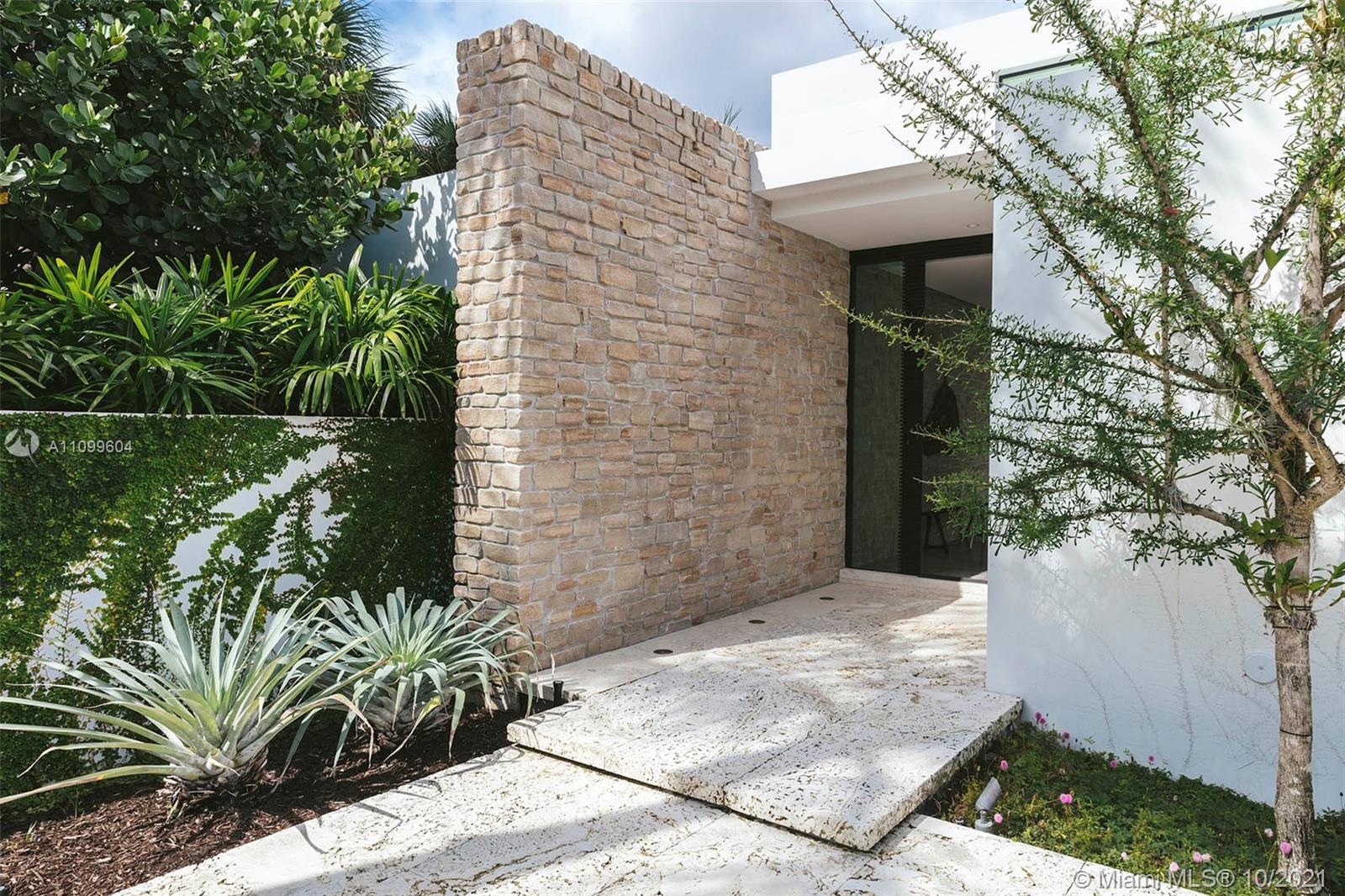 Tehl Sherman, Broker Associate at Sherman Luxury Group | 1721 SE 17th St, Fort Lauderdale, FL 33316, United States | Phone: (954) 637-7934