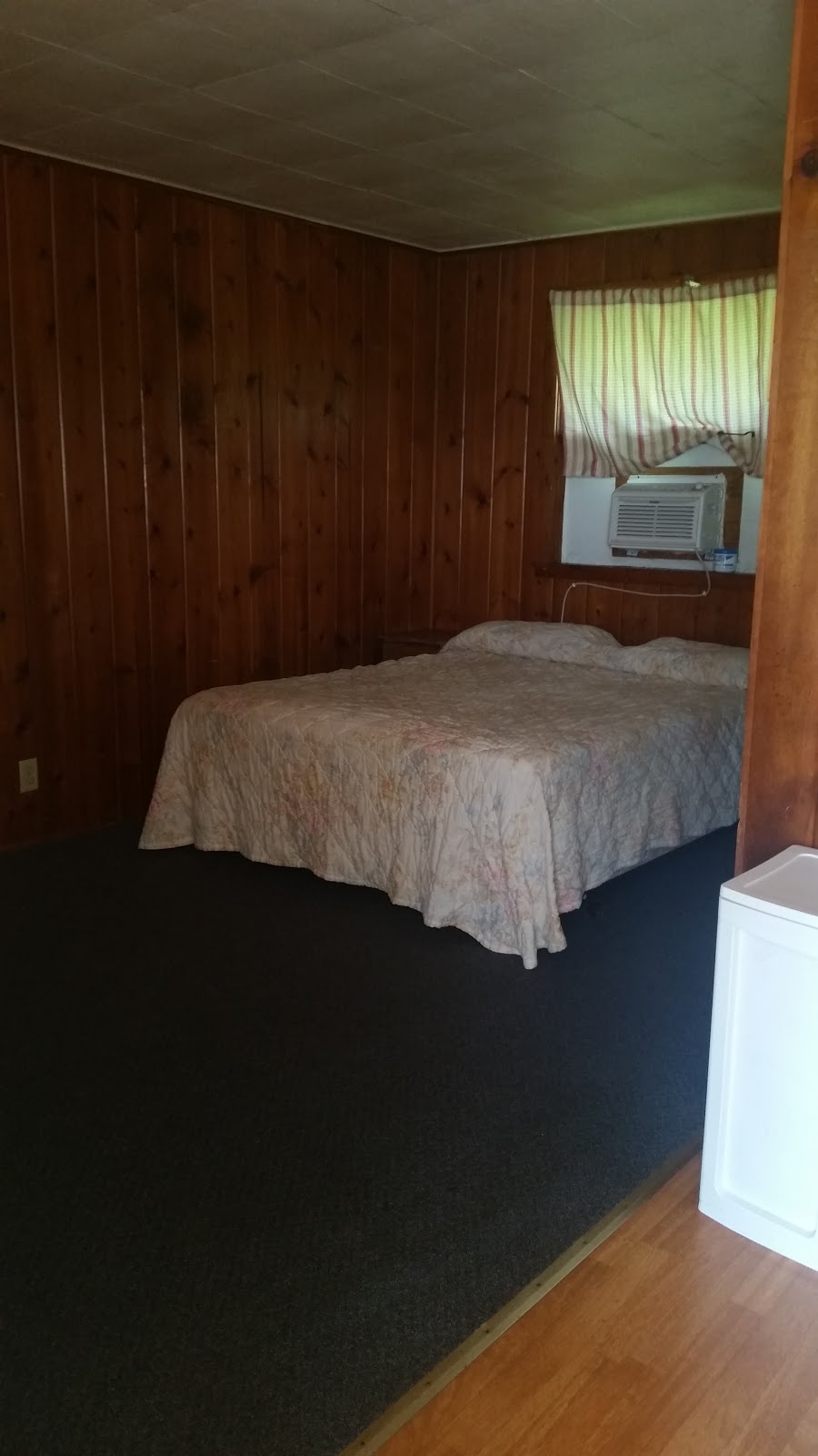 Highlander Motel | S5230 WI-136, Baraboo, WI 53913, USA | Phone: (608) 213-3015