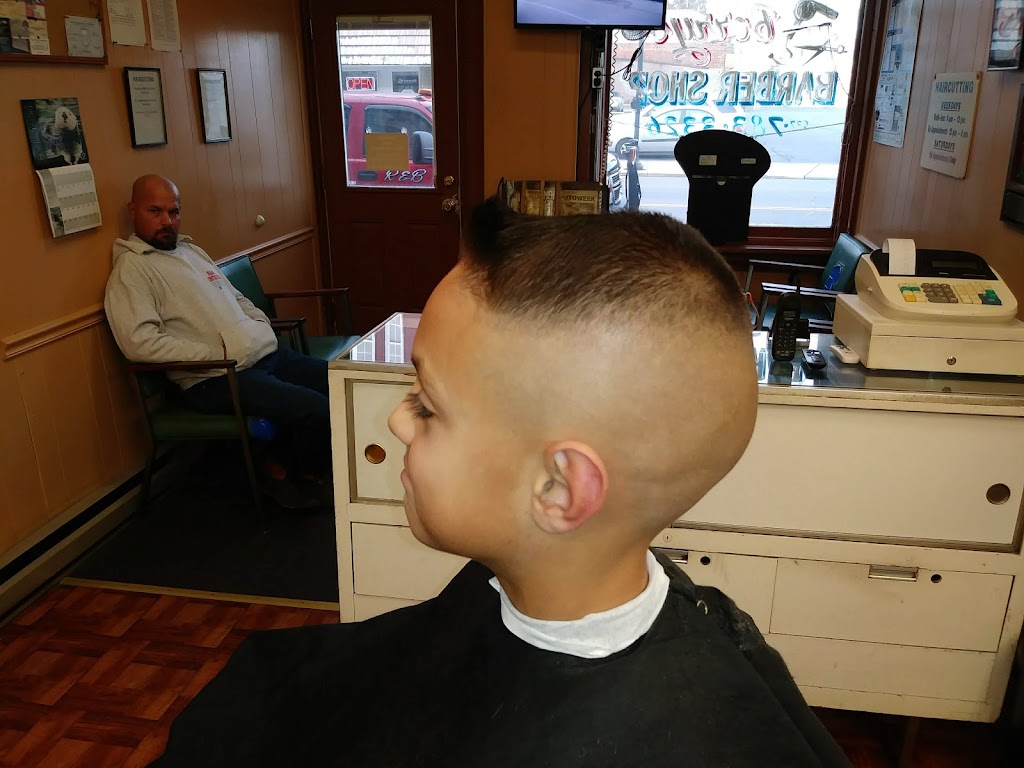 Berrys Barber Shop | 204 W Main St, Blanchester, OH 45107, USA | Phone: (937) 783-3326