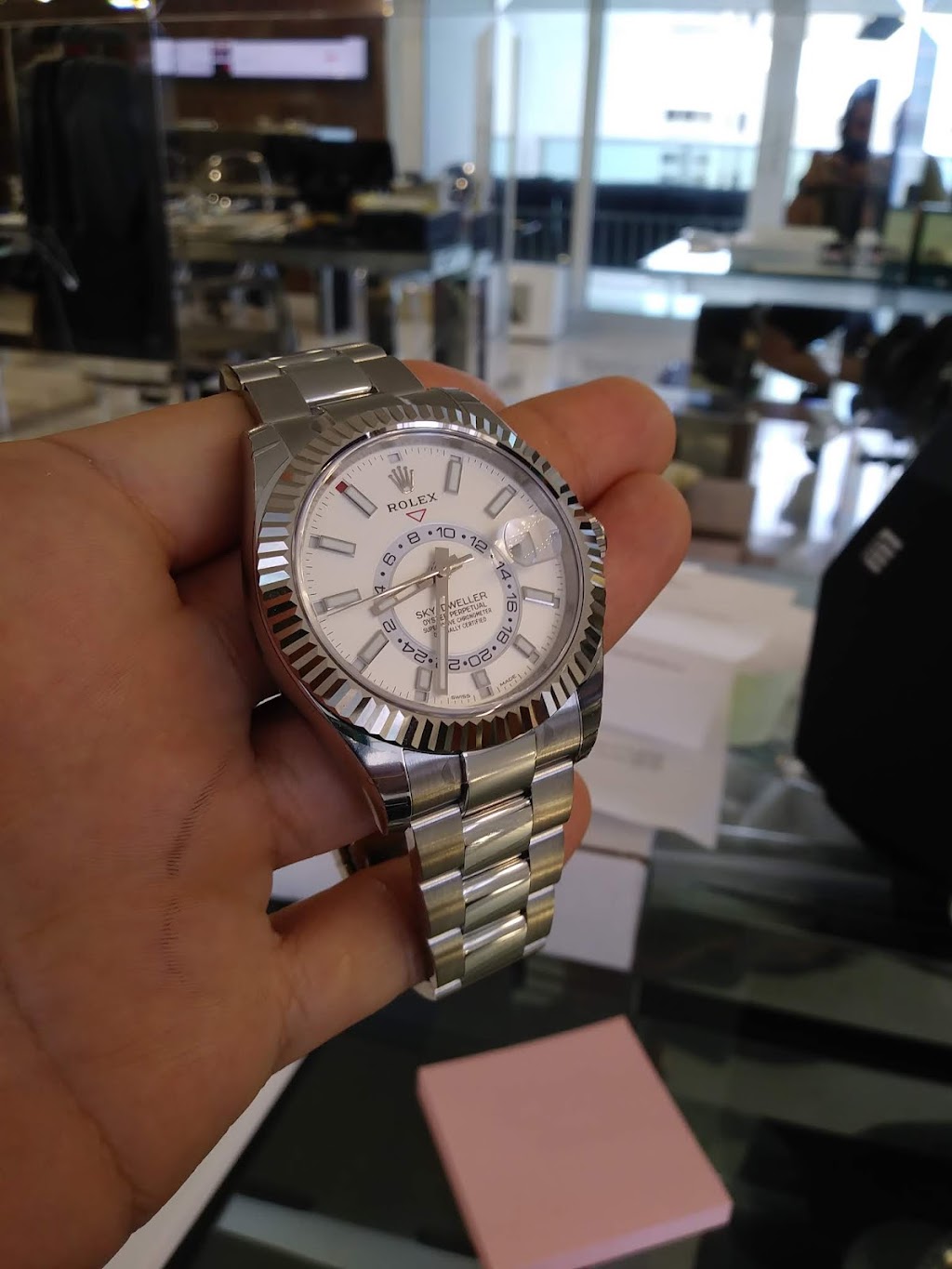 Preowned Watch Buyers | 100 Bayview Dr, Sunny Isles Beach, FL 33160, USA | Phone: (954) 297-2877
