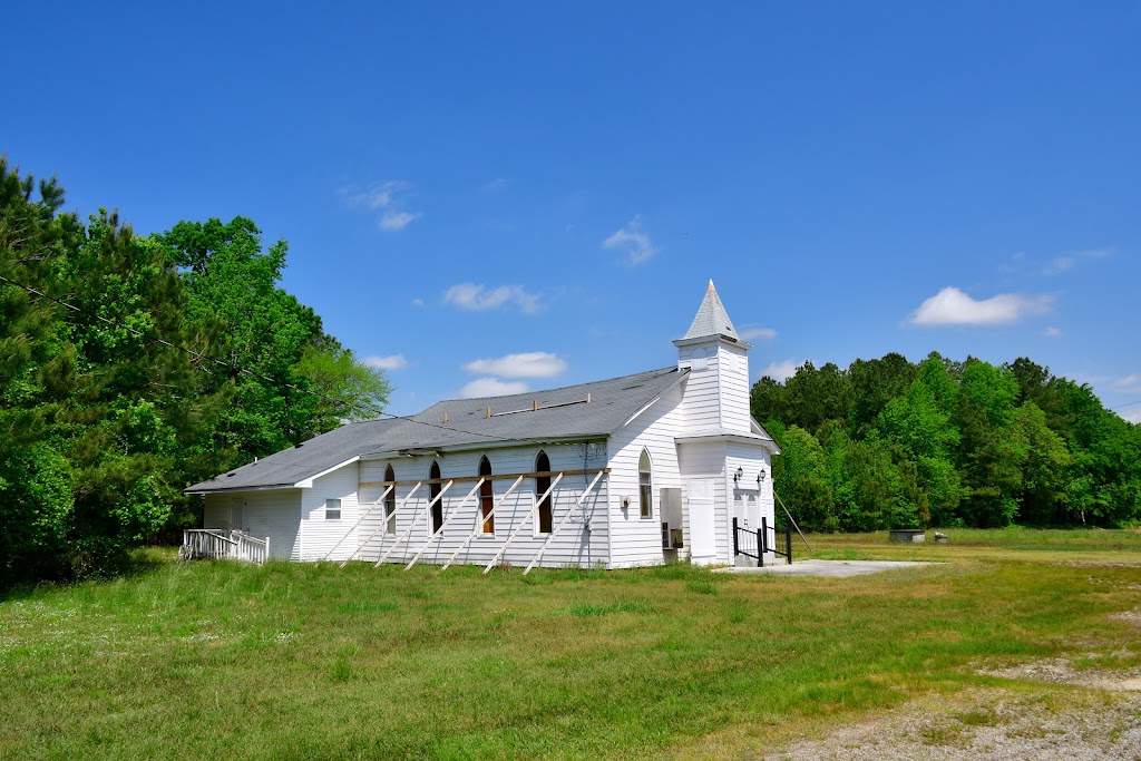 Ferguson Grove Baptist Church and Cemetery | 1876 Moonlight Rd, Surry, VA 23883, USA | Phone: (757) 357-6585