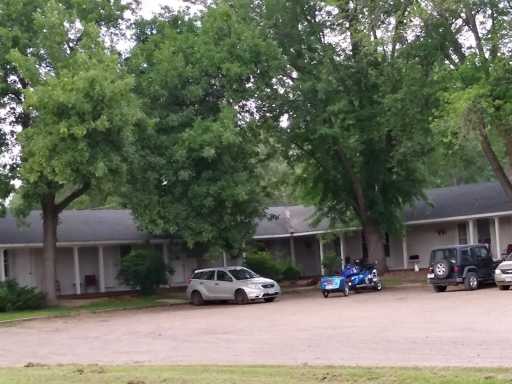 Hitching Post Motel | 23855 Forest Blvd N, Forest Lake, MN 55025, USA | Phone: (651) 464-1900