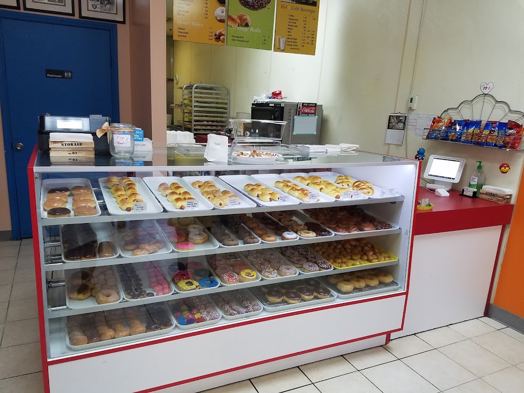 Hot & Creamy Donuts | 301 Trophy Lake Dr #108, Roanoke, TX 76262, USA | Phone: (817) 567-3032