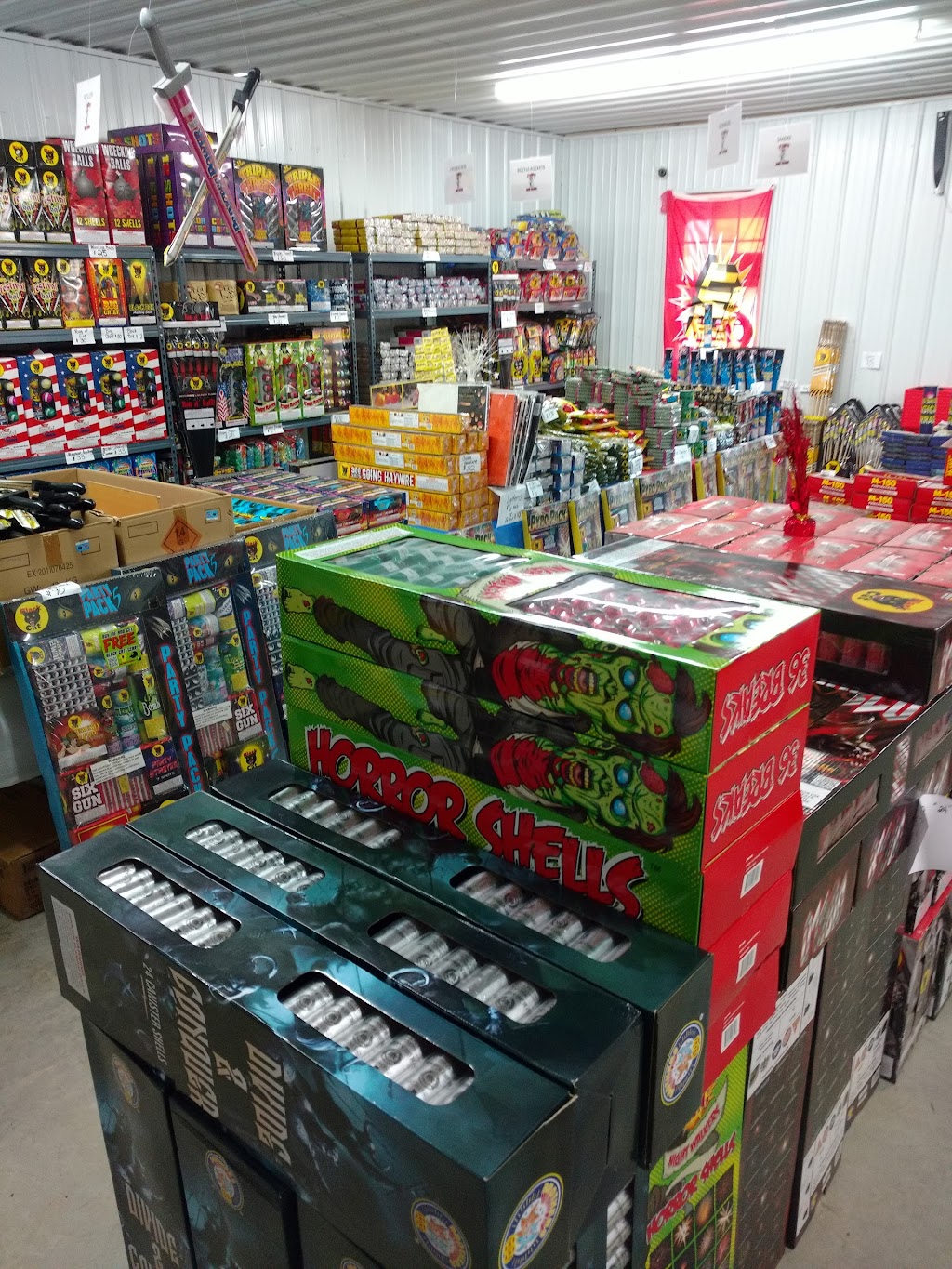 P Willy FIREWORKS #4 | 28000 County Rd 222, Bremen, AL 35033, USA | Phone: (256) 339-1525