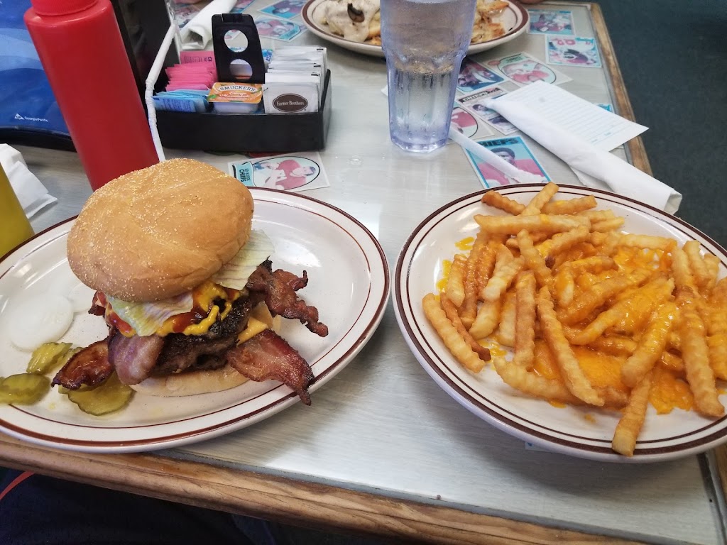 Curtis Cs Diner | 1039 Washington Rd, Newton, KS 67114, USA | Phone: (316) 283-6333