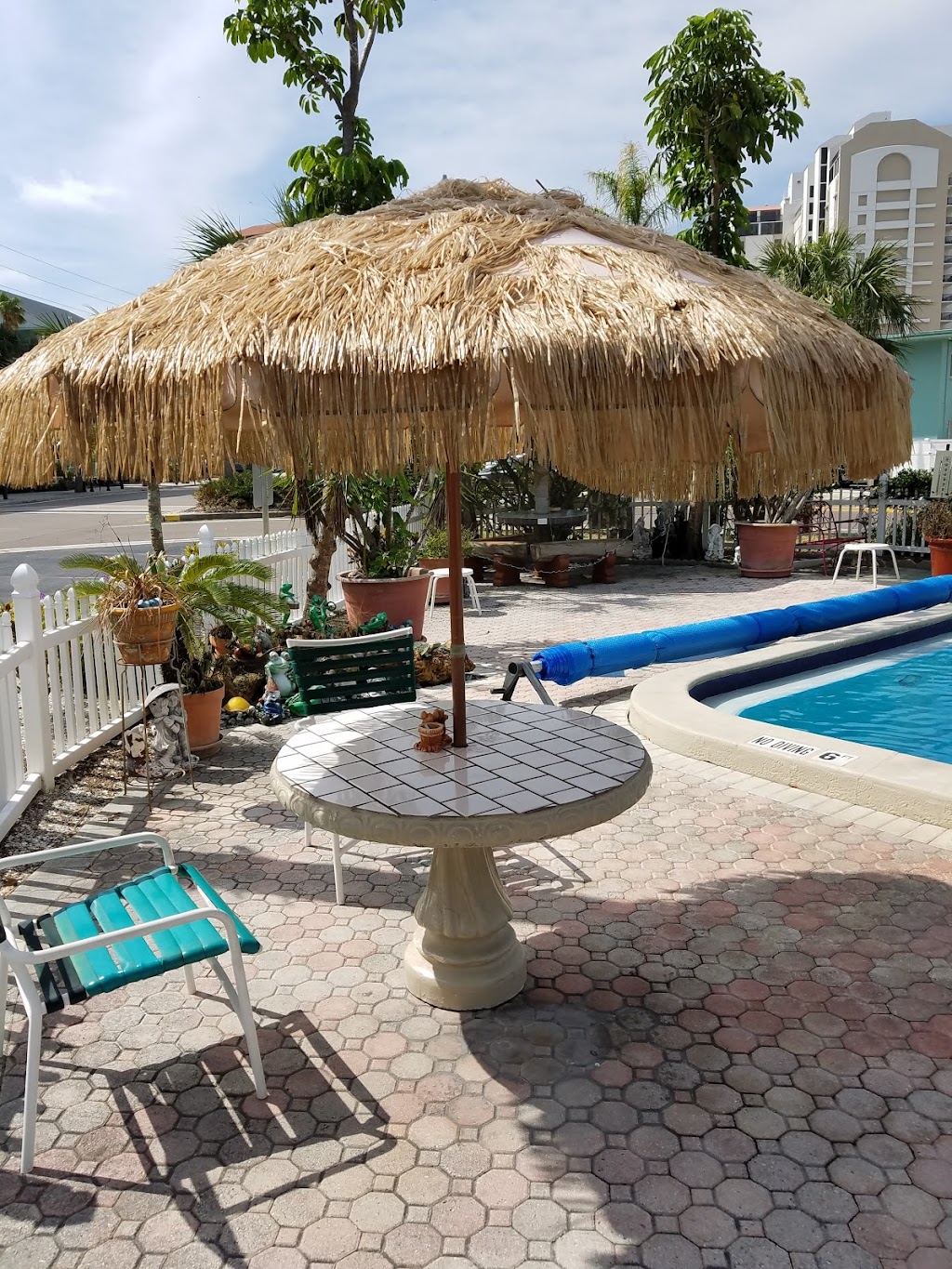 Sands Point Motel | 433 Coronado Dr, Clearwater Beach, FL 33767, USA | Phone: (727) 446-5608