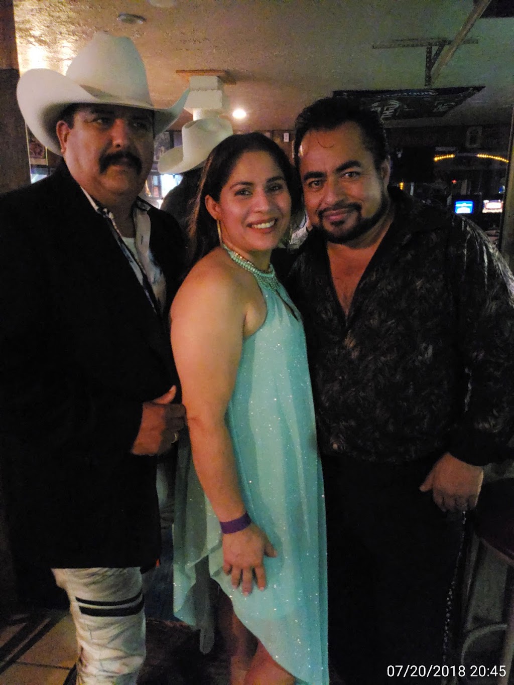 Saras Ice House | 4003 N Main St, Houston, TX 77009, USA | Phone: (832) 441-0078