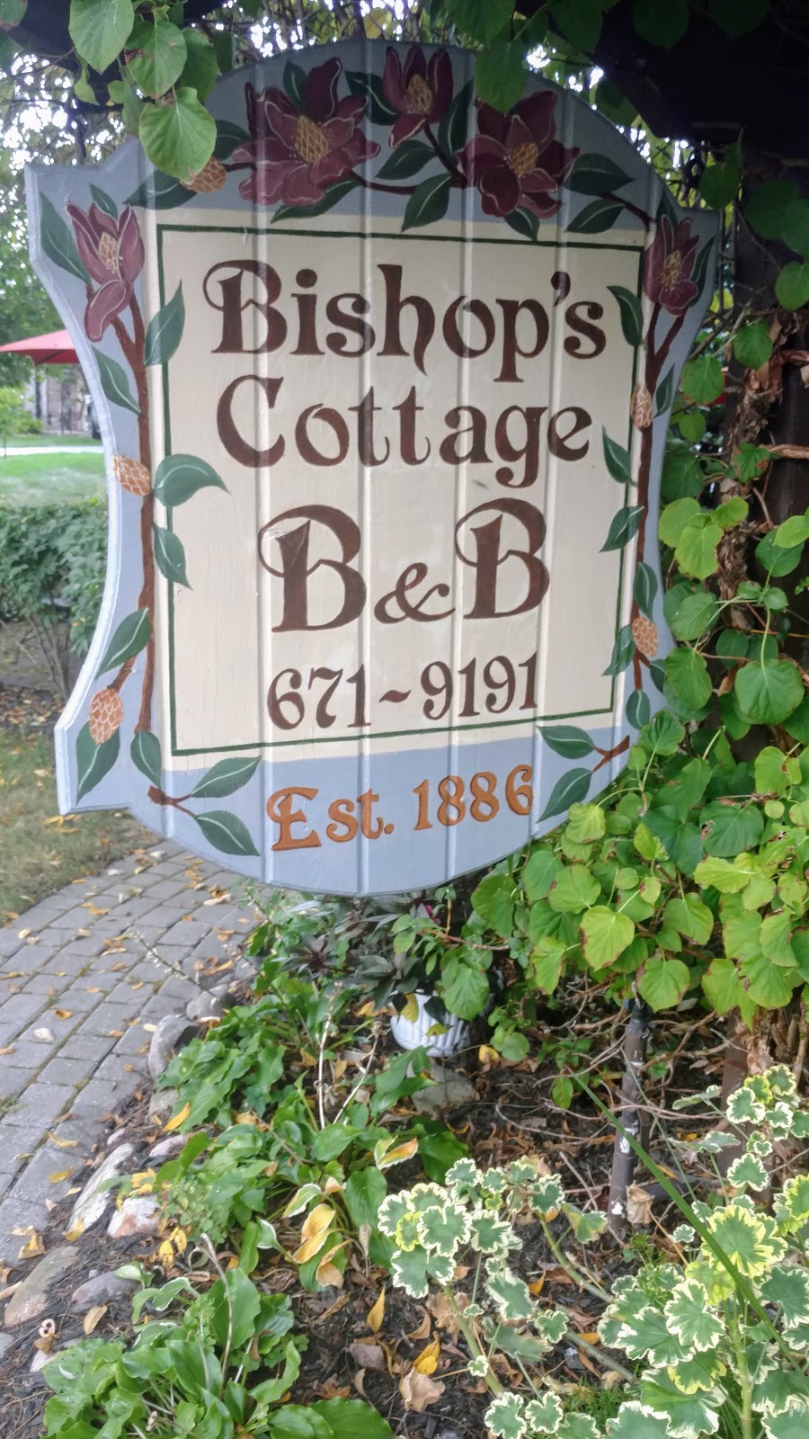 Bishops Cottage Bed & Breakfast | 7573 Macomb St, Grosse Ile Township, MI 48138, USA | Phone: (734) 671-9191