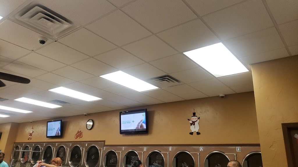 Star Laundry | 717 N Teel Dr, Devine, TX 78016, USA | Phone: (830) 258-4646