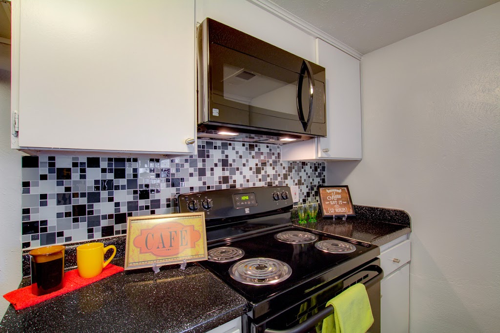 Landen Apartment Homes | 1831 W Pioneer Dr, Irving, TX 75061, USA | Phone: (972) 632-3515