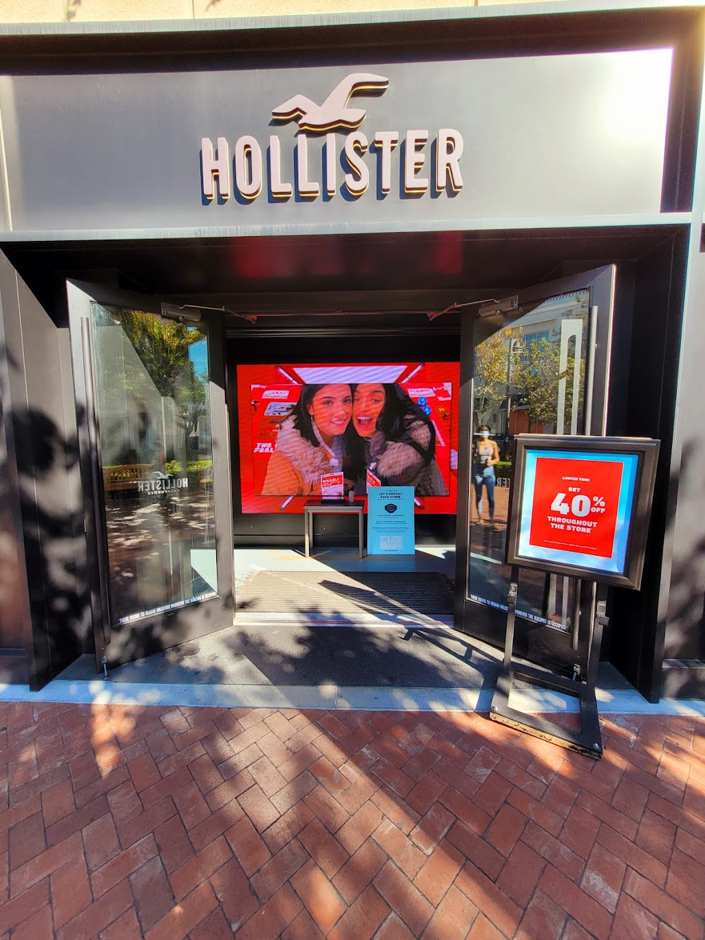 Hollister Co. | 12580 N Mainstreet, Rancho Cucamonga, CA 91739, USA | Phone: (909) 646-8830