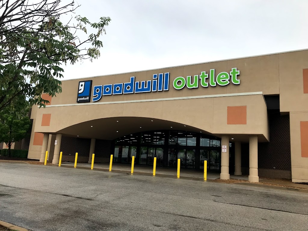 Goodwill Outlet Center Bridgeton | 5665 St Louis Mls Cir, Bridgeton, MO 63044, USA | Phone: (314) 801-8251