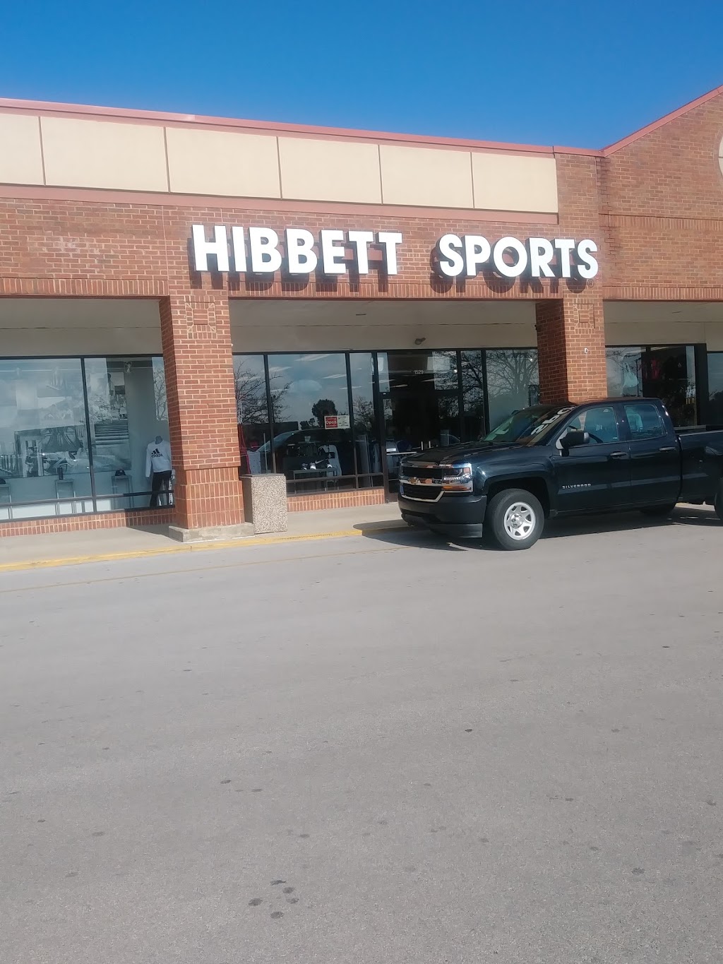 Hibbett Sports | 1529 Bypass, Suite 1, Winchester, KY 40391, USA | Phone: (859) 745-7717