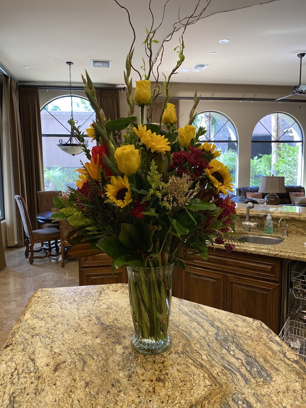 Elite Flowers and Gifts | 20280 N 59th Ave #116, Glendale, AZ 85308, USA | Phone: (480) 639-3333