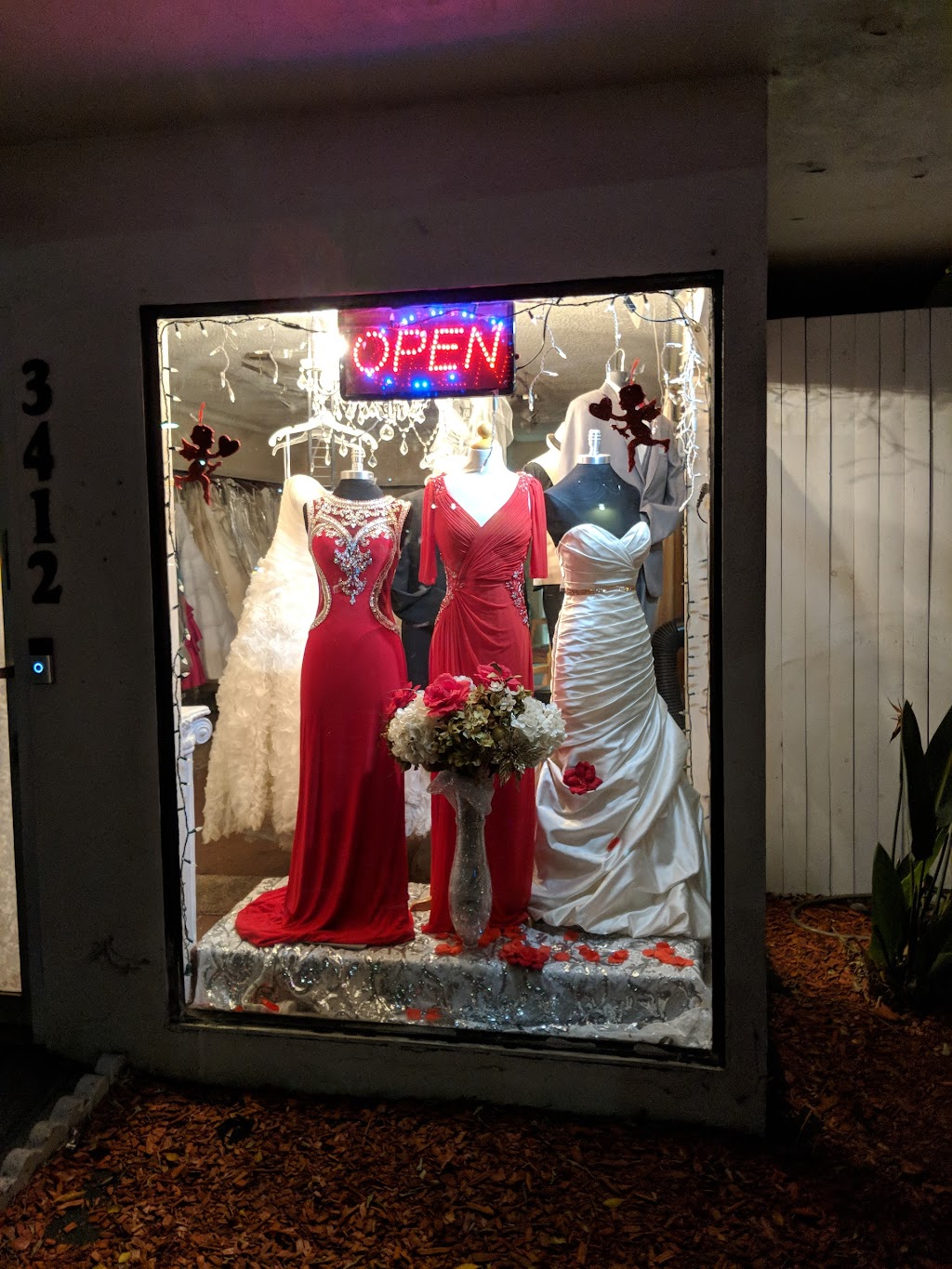 Lauras Bridal | 3412 W Victory Blvd, Burbank, CA 91505, USA | Phone: (818) 840-0024