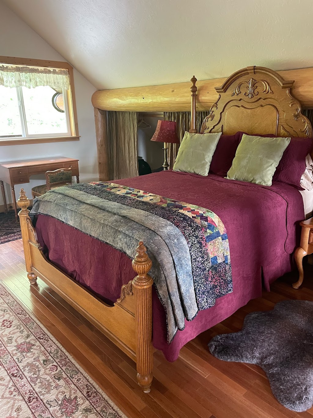 Turnagain View Lodge & Wedding Venue | 27327 Seward Hwy, Indian, AK 99540, USA | Phone: (907) 444-6898