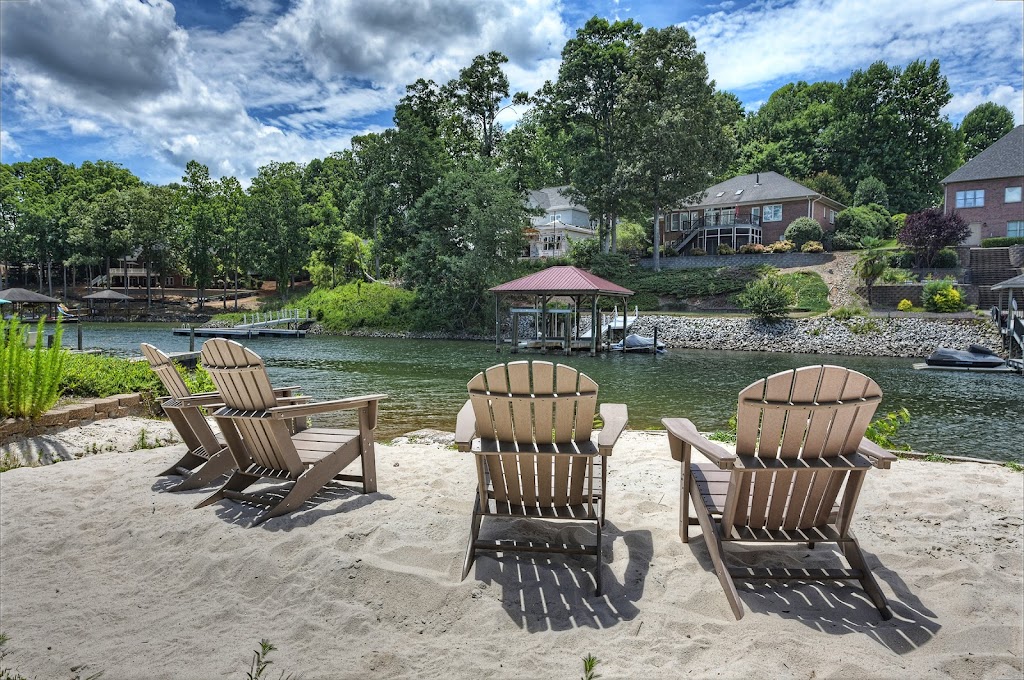 Lakecations - Island Pointe - Lake Norman Vacation Rental | 9521 Island Point Rd, Sherrills Ford, NC 28673, USA | Phone: (704) 251-7002