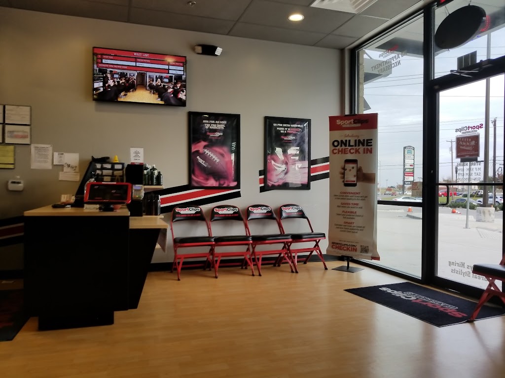Sport Clips Haircuts of Clifford Street | 9400 Clifford St Suite #120, Fort Worth, TX 76108, USA | Phone: (682) 708-5252