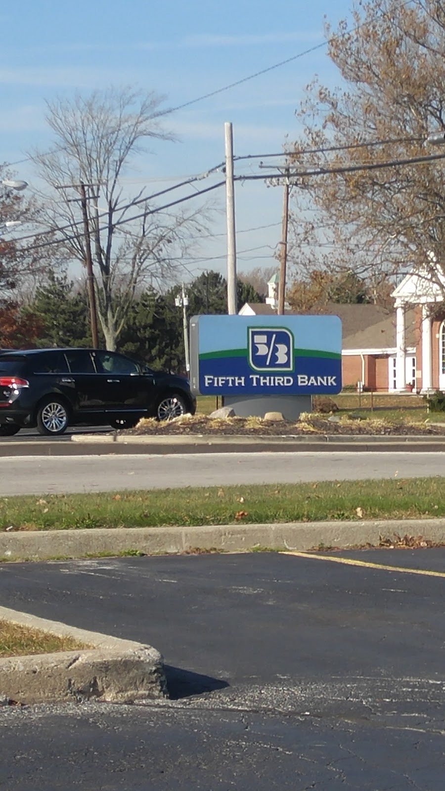 Fifth Third Bank & ATM | 5833 Monroe St, Sylvania, OH 43560, USA | Phone: (419) 882-2074