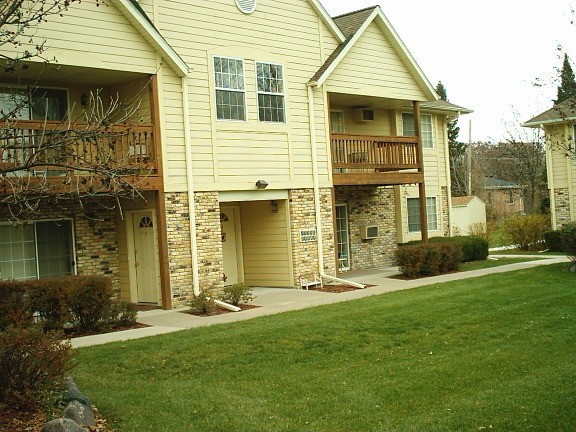 Arbor Heights Apartments | 1900-1916 E Racine St, Janesville, WI 53545, USA | Phone: (630) 546-8464