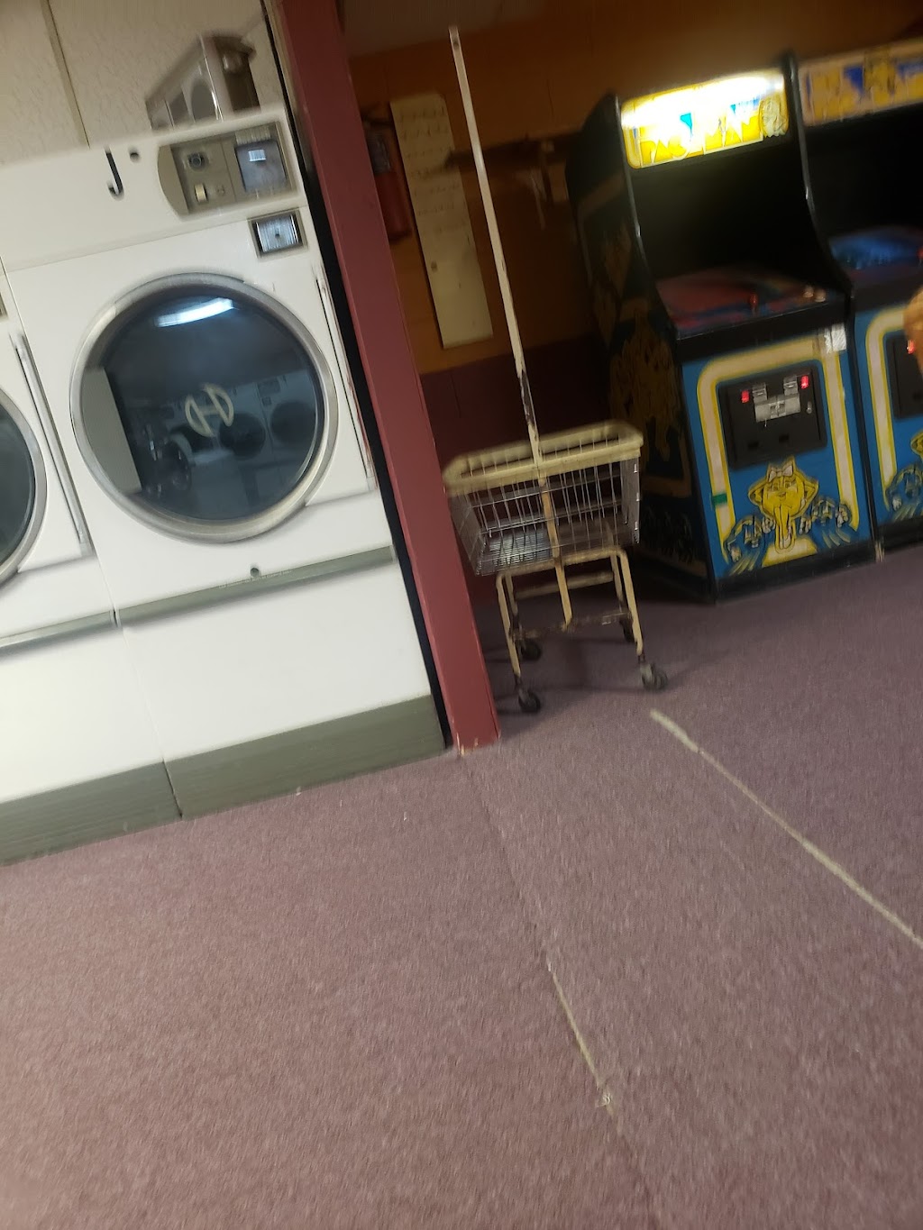 Genes Laundromat | 2405 S Travis St, Sherman, TX 75090, USA | Phone: (903) 892-1376