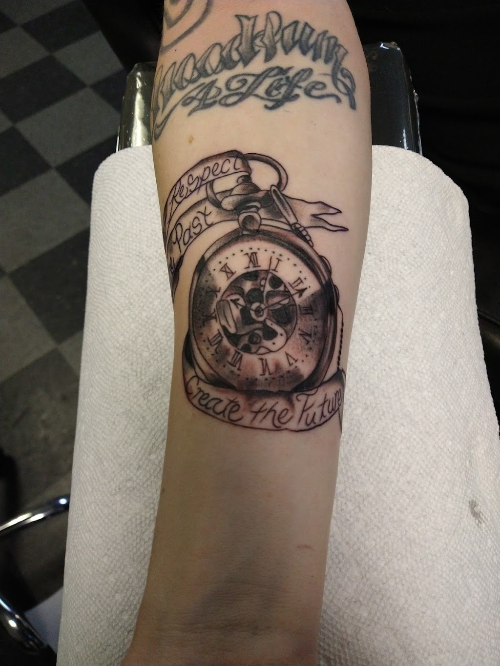 Tx Sinners & Saints Tattoo Co | 335 NW Hillery St, Burleson, TX 76028, USA | Phone: (817) 426-8466