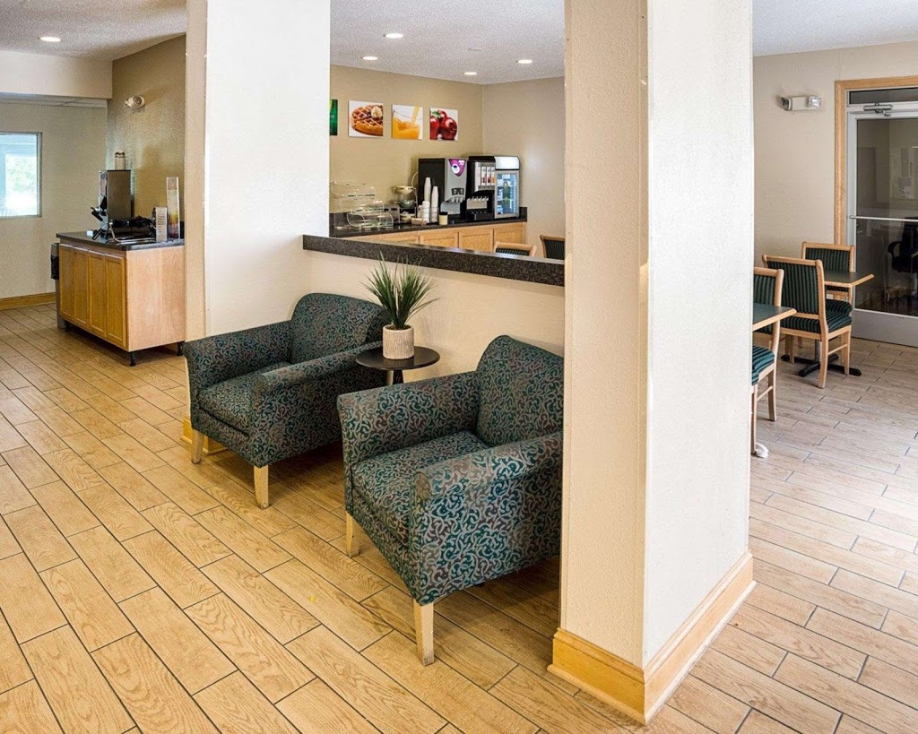 Quality Inn Near Northtown Mall & National Sports Center | 9052 University Ave NW, Coon Rapids, MN 55448, USA | Phone: (763) 785-4746