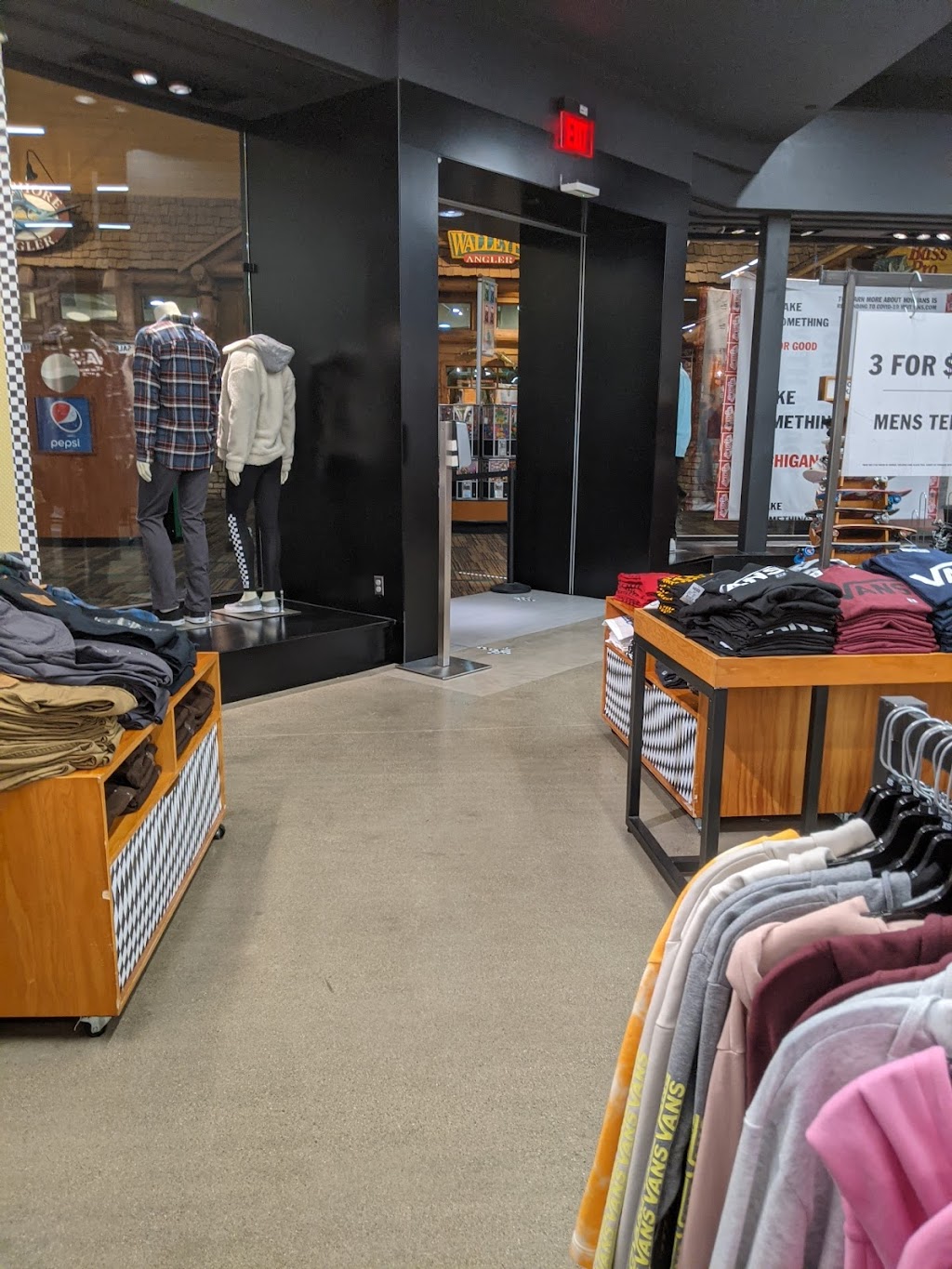 Vans Outlet | 4592 Baldwin Rd, Auburn Hills, MI 48326, USA | Phone: (248) 454-0930