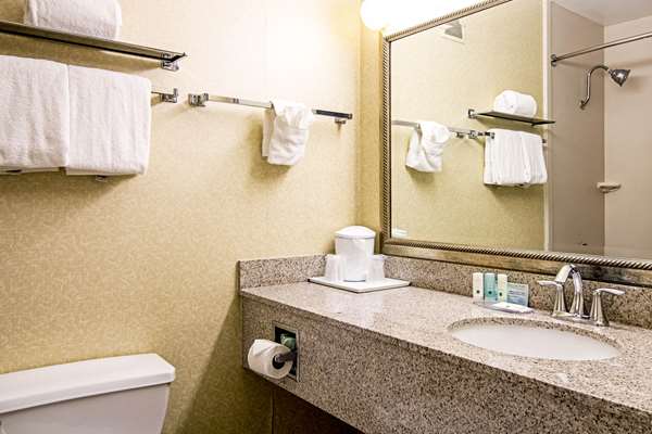 Quality Inn | 3422 Port Clinton Rd, Fremont, OH 43420, USA | Phone: (419) 332-0601