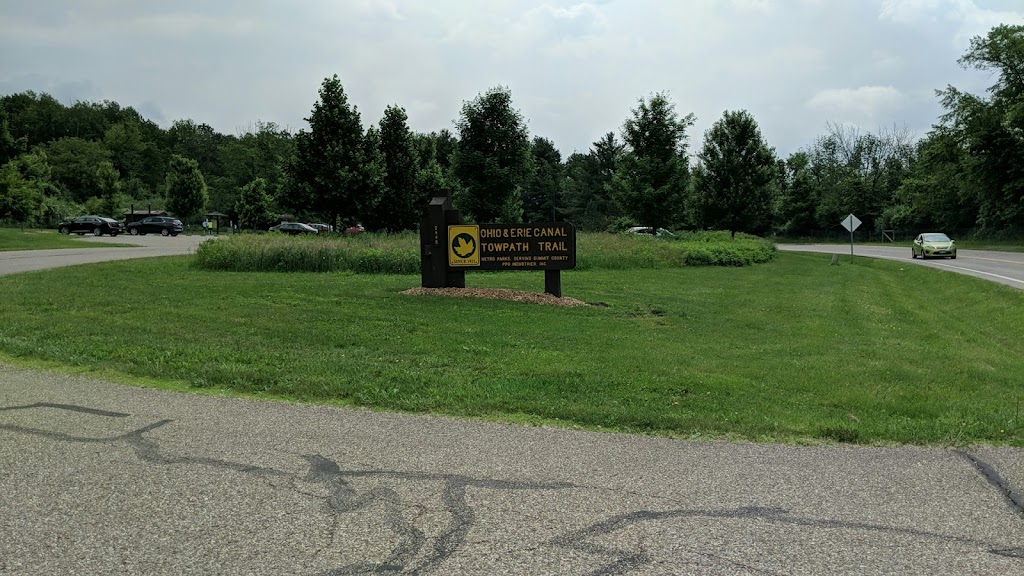 Vanderhoof Road Trailhead | 2445 Vanderhoof Rd, New Franklin, OH 44203, USA | Phone: (330) 255-8178