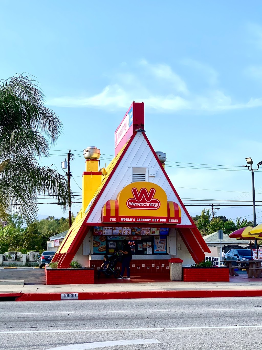 Speedie Clean Express Car Wash | 2035 N Tustin Ave, Santa Ana, CA 92705, USA | Phone: (714) 836-6111