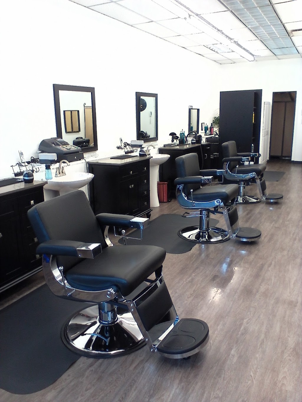 Dugans Barber Shop | Quaker Village Shopping Ctr, Leetsdale, PA 15056, USA | Phone: (412) 741-1309