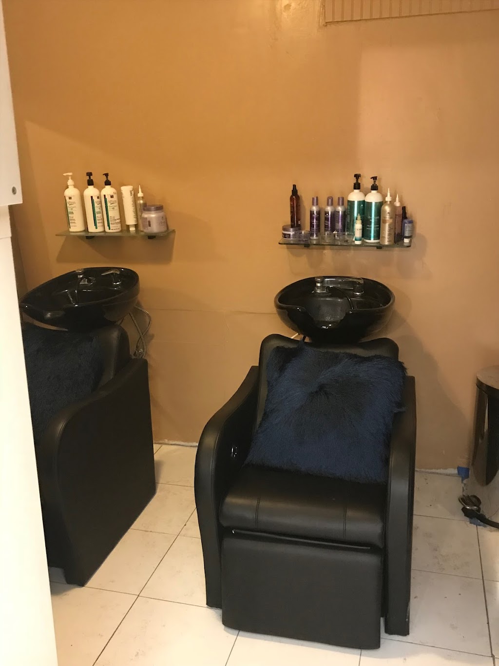 Blew Chocolate Salon | 1748 Drew St, Clearwater, FL 33755, USA | Phone: (727) 953-5742