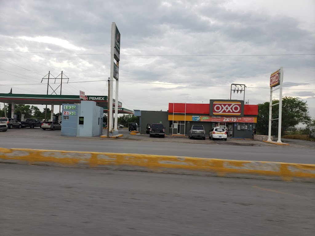 OXXO Ferromex | Carr. a Anáhuac 9351, La Sandía, 88179 Nuevo Laredo, Tamps., Mexico | Phone: 81 8320 2020