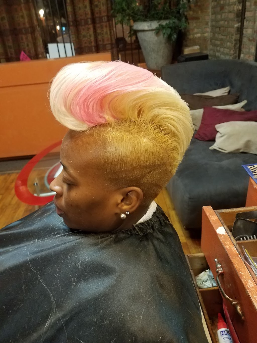 Miraculous Hair Salon | 217 E 71st St, Chicago, IL 60619 | Phone: (773) 818-3076