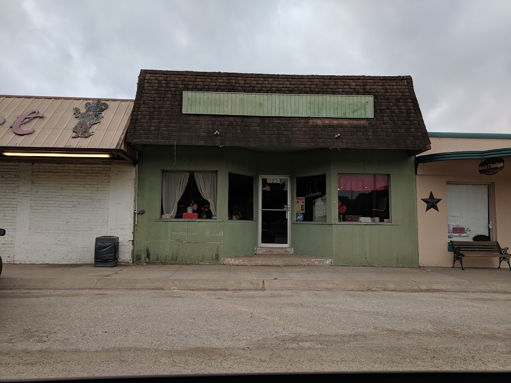 Premont Flower Shop | 123 SW 1st St, Premont, TX 78375, USA | Phone: (361) 348-3736