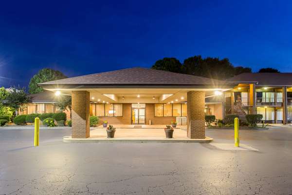 Quality Inn Mount Airy Mayberry | 2136 Rockford St, Mt Airy, NC 27030, USA | Phone: (336) 789-2000