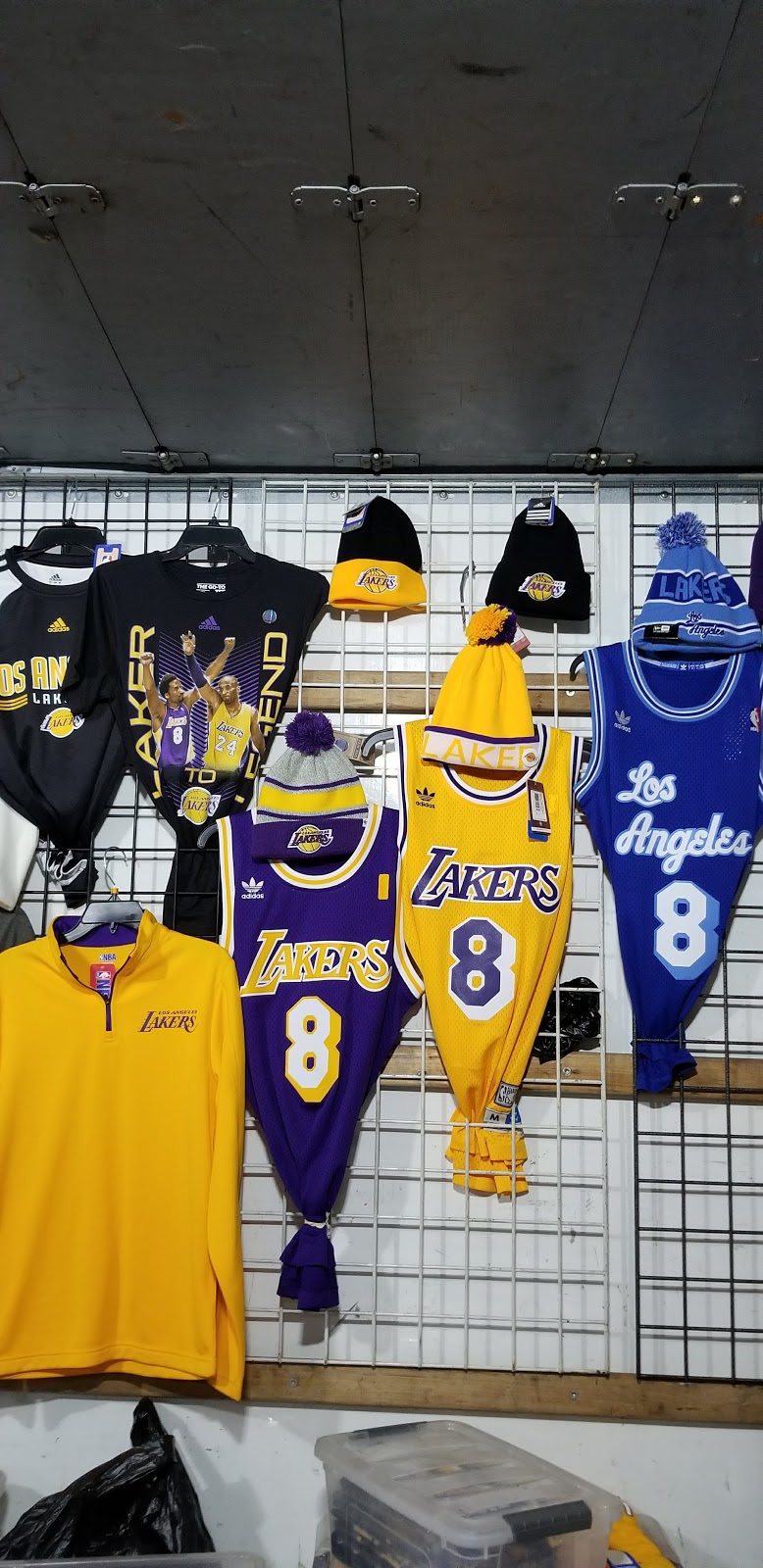 Sports World Apparel | 998-928 S Figueroa St, Los Angeles, CA 90015, USA | Phone: (323) 208-1229