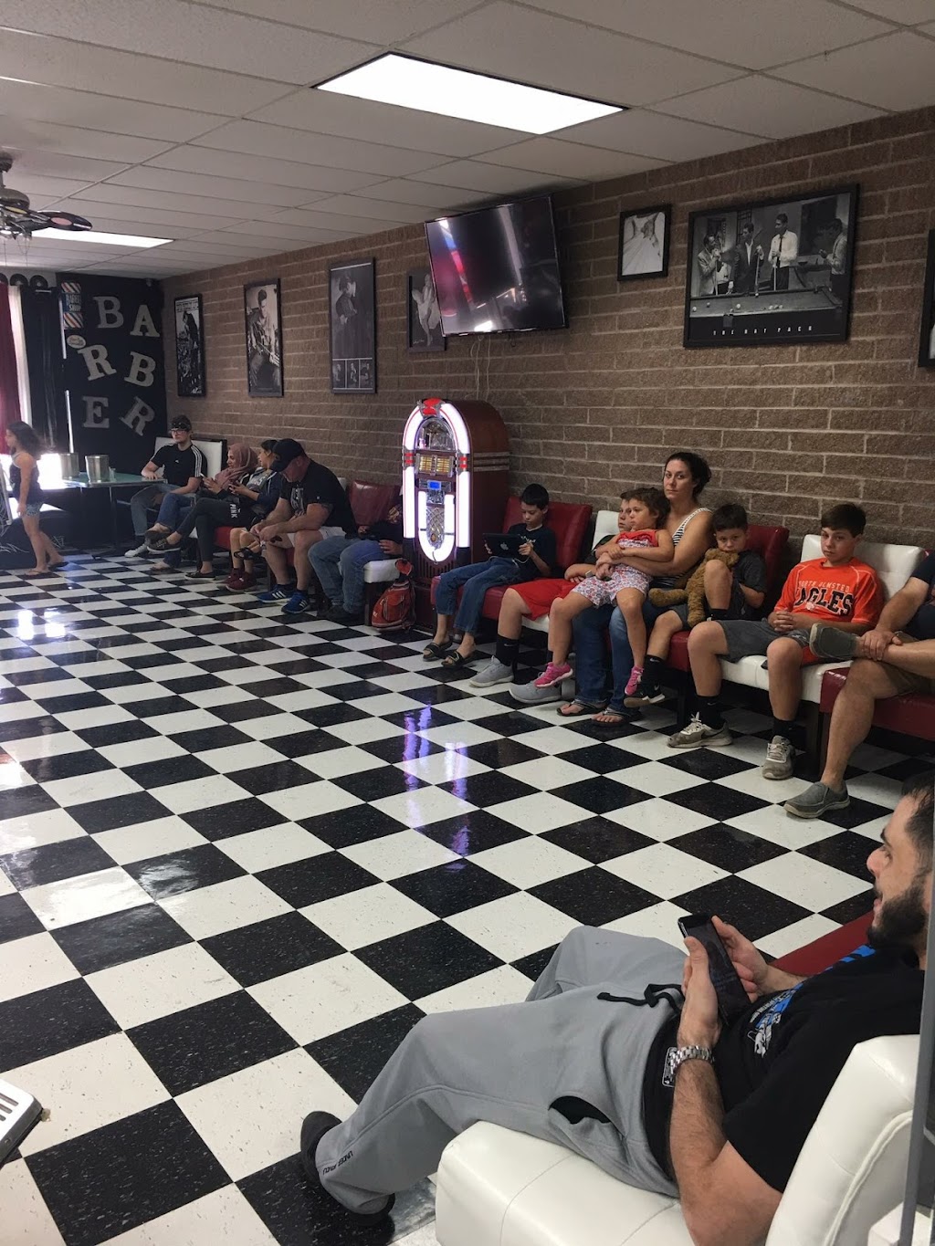 Stefanecs Deluxe Barber Shop | 30700 Lorain Rd, North Olmsted, OH 44070, USA | Phone: (216) 924-0424