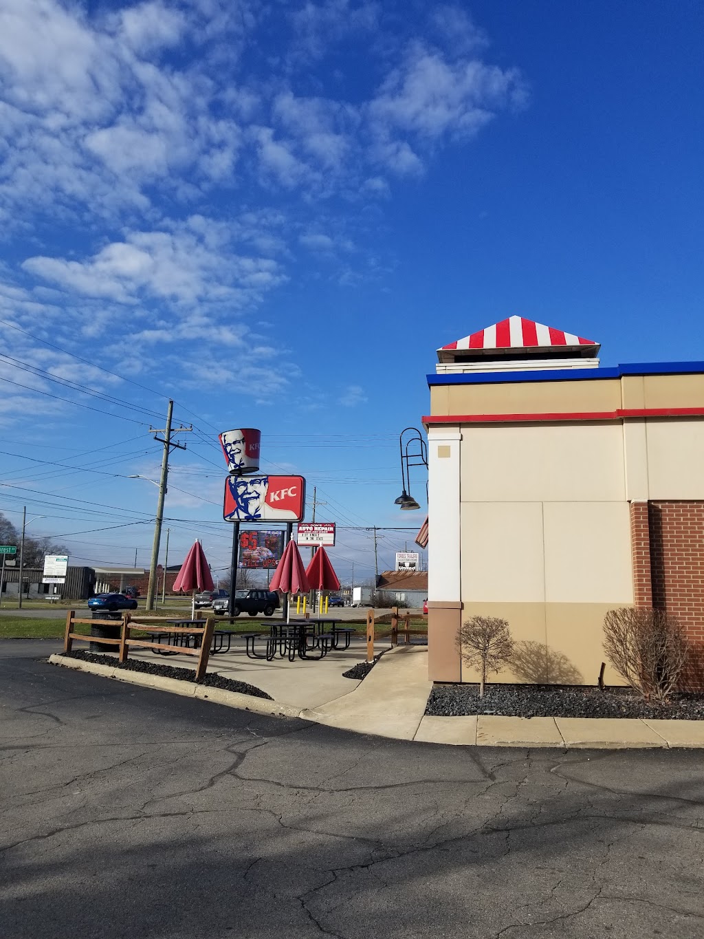 KFC 4820 Highland Rd, Waterford Twp, MI 48328