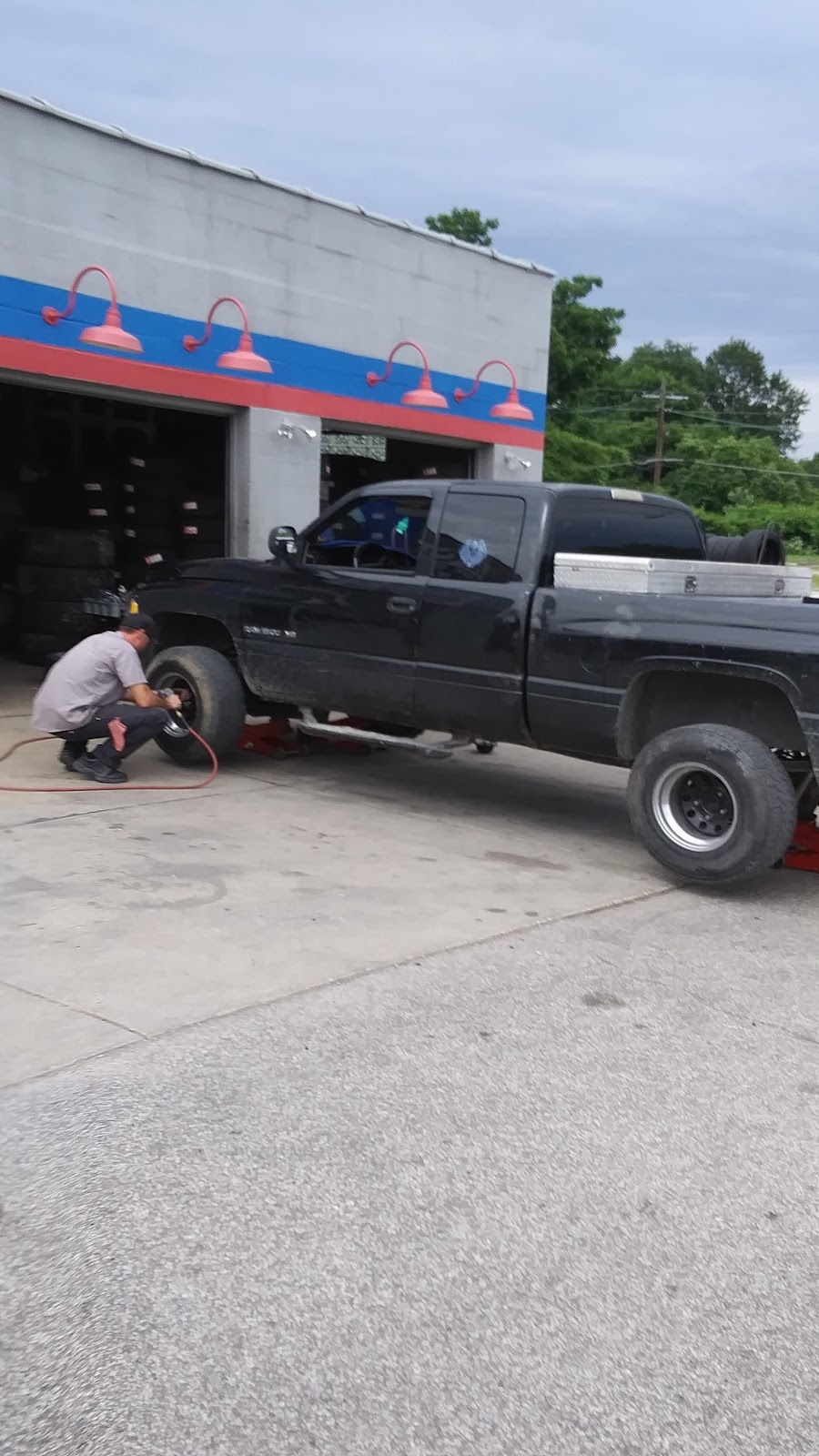 Fix-O-Flat - West Belleville | 5505 N Belt W, Belleville, IL 62226, USA | Phone: (618) 233-8749