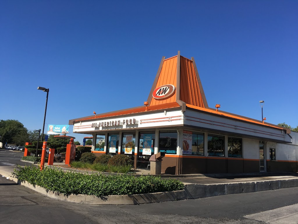 A&W Restaurant | 2611 S Mooney Blvd, Visalia, CA 93277, USA | Phone: (559) 733-4445