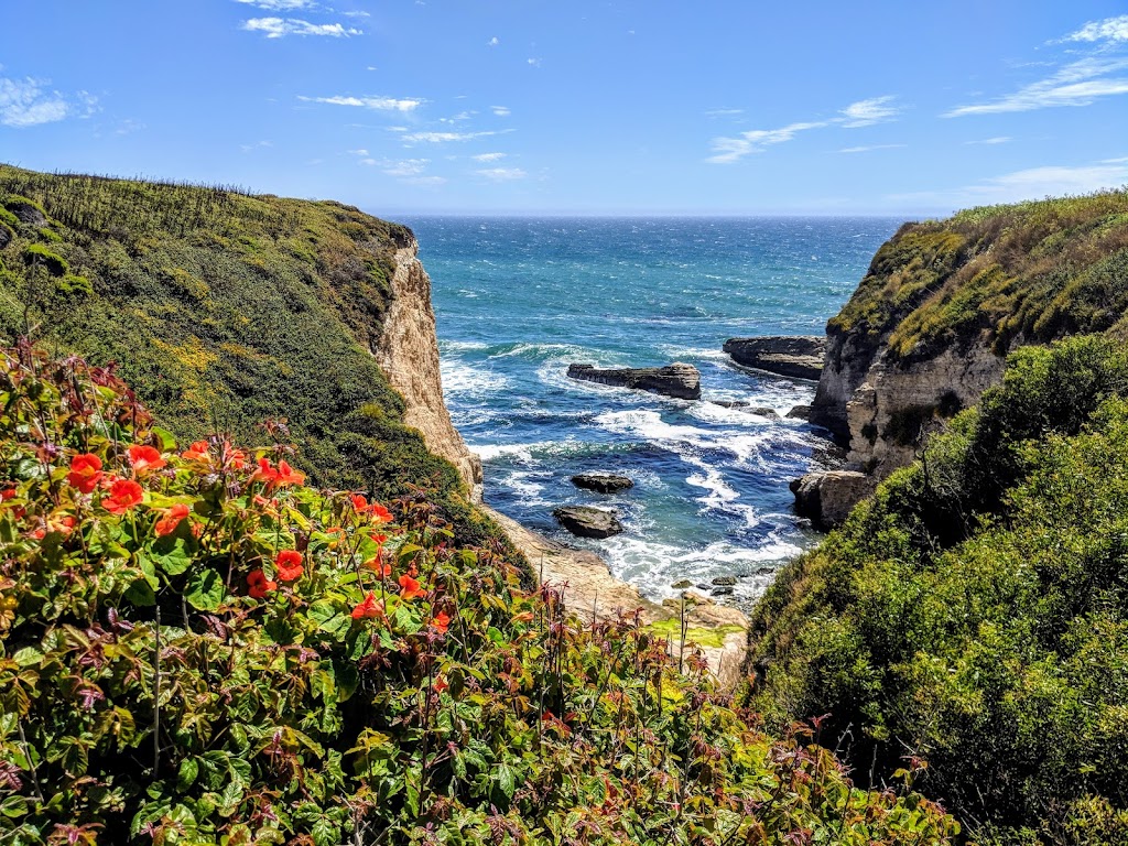 Hole In The Wall Beach | CA-1, Santa Cruz, CA 95060, USA | Phone: (831) 423-9703