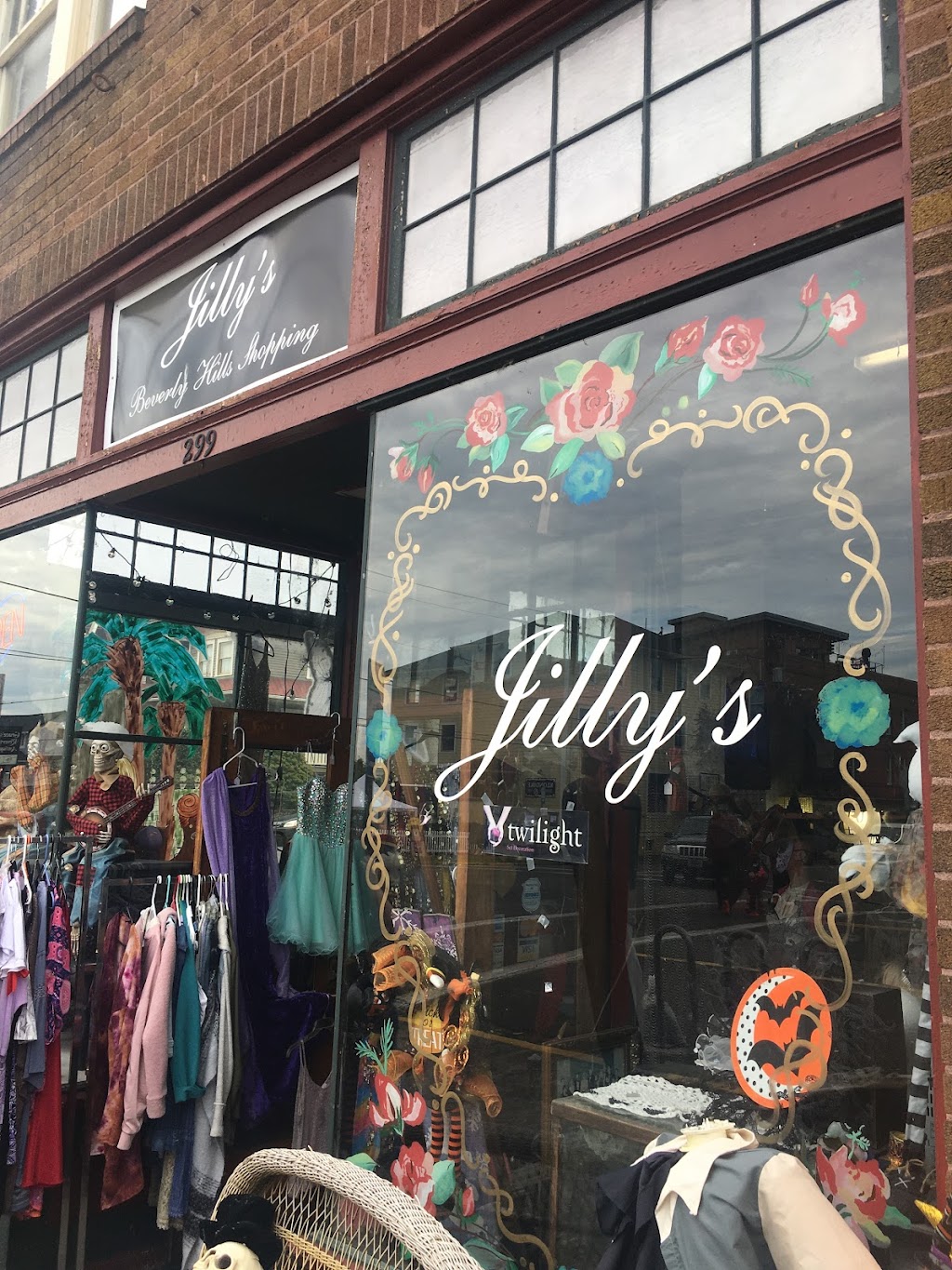 Jillys Again | 299 S 1st St, St Helens, OR 97051, USA | Phone: (503) 397-4083