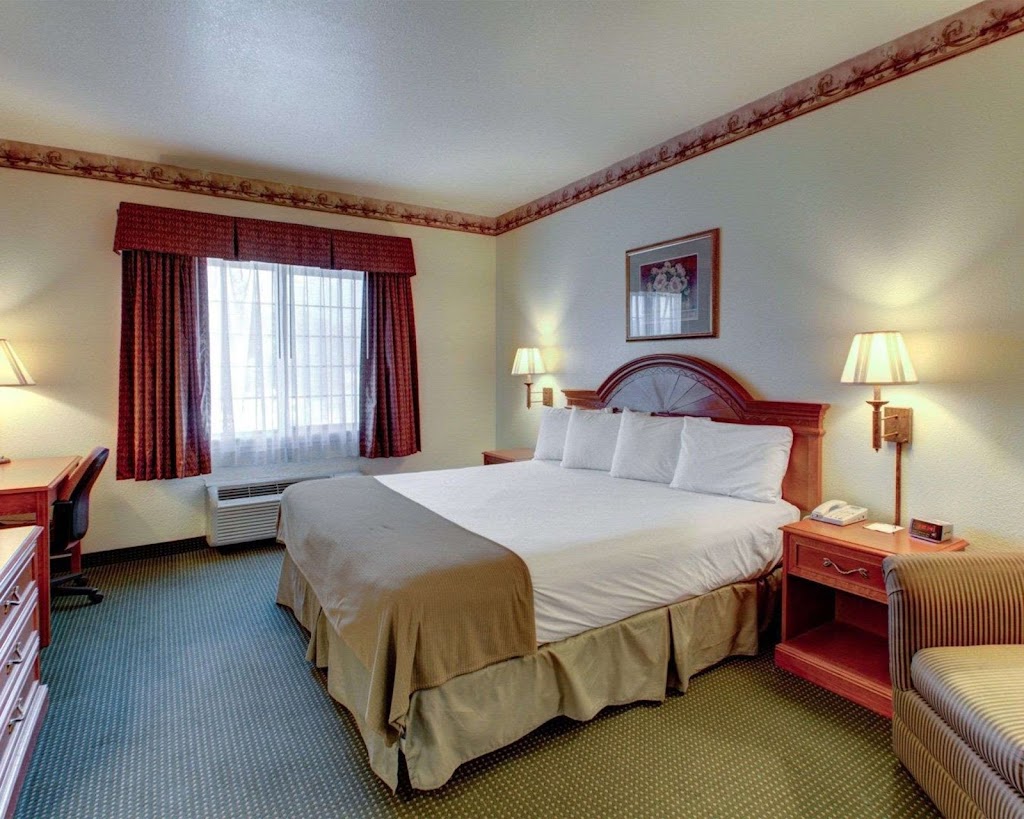 Quality Inn & Suites | 1614 NE Big Bend Trail, Glen Rose, TX 76043, USA | Phone: (254) 897-2111