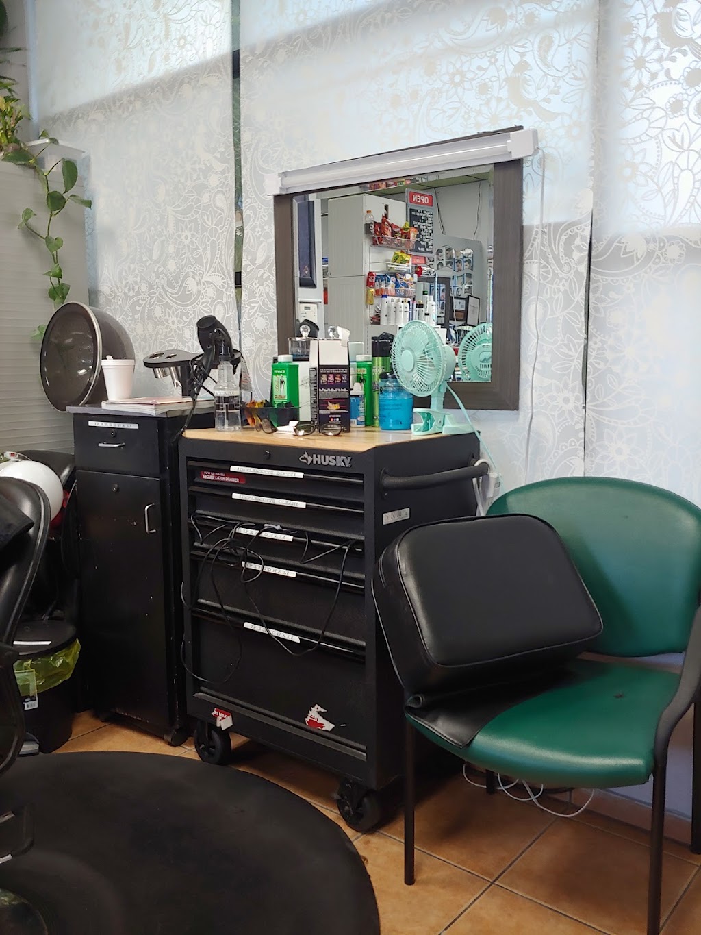 Ed-Viens Beauty & Barbershop | 1472 W Holt Ave, Pomona, CA 91768 | Phone: (909) 708-1017