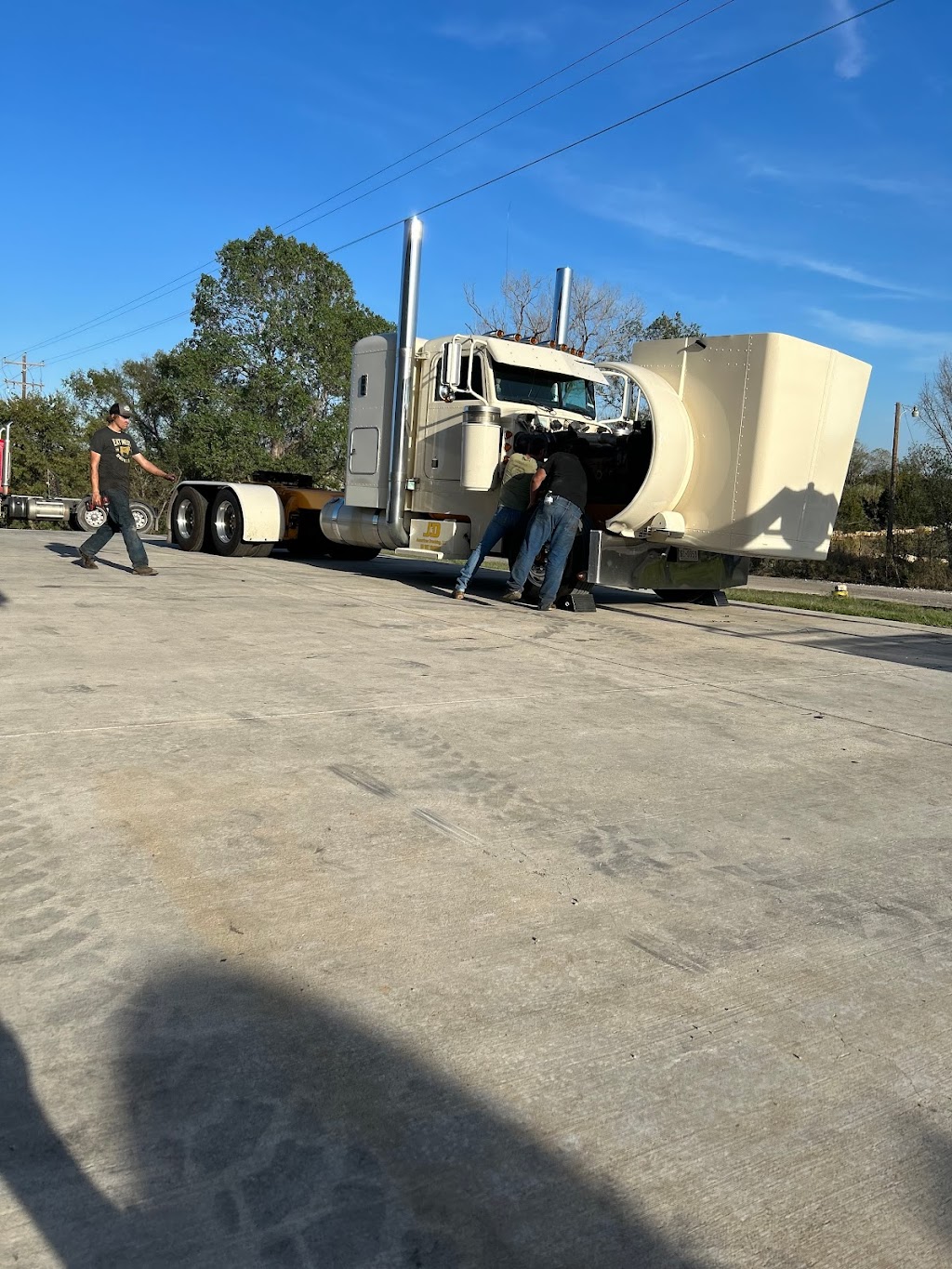 4M Truck and Trailer Repair | 5708 Acton Cir Suite 1, Granbury, TX 76049, USA | Phone: (817) 279-2639