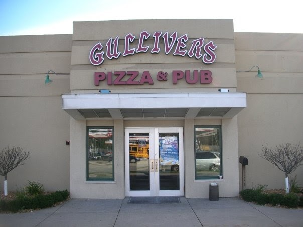 Gullivers Pizza & Pub | 17W517 Roosevelt Rd, Oakbrook Terrace, IL 60181, USA | Phone: (630) 691-1888